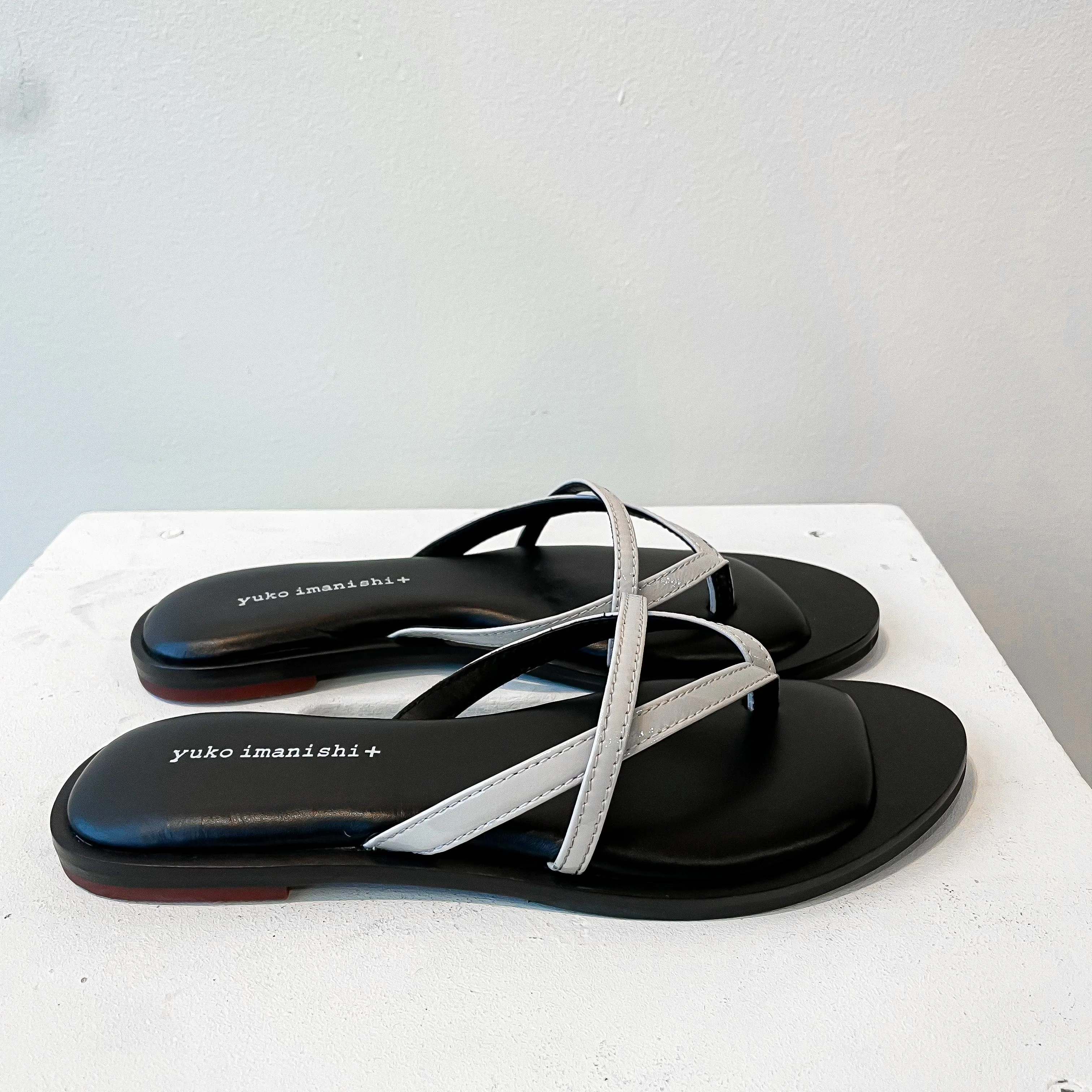 SS21 712027 | Saki - Flip Flop Sandals- Ivory | Yuko Imanishi 