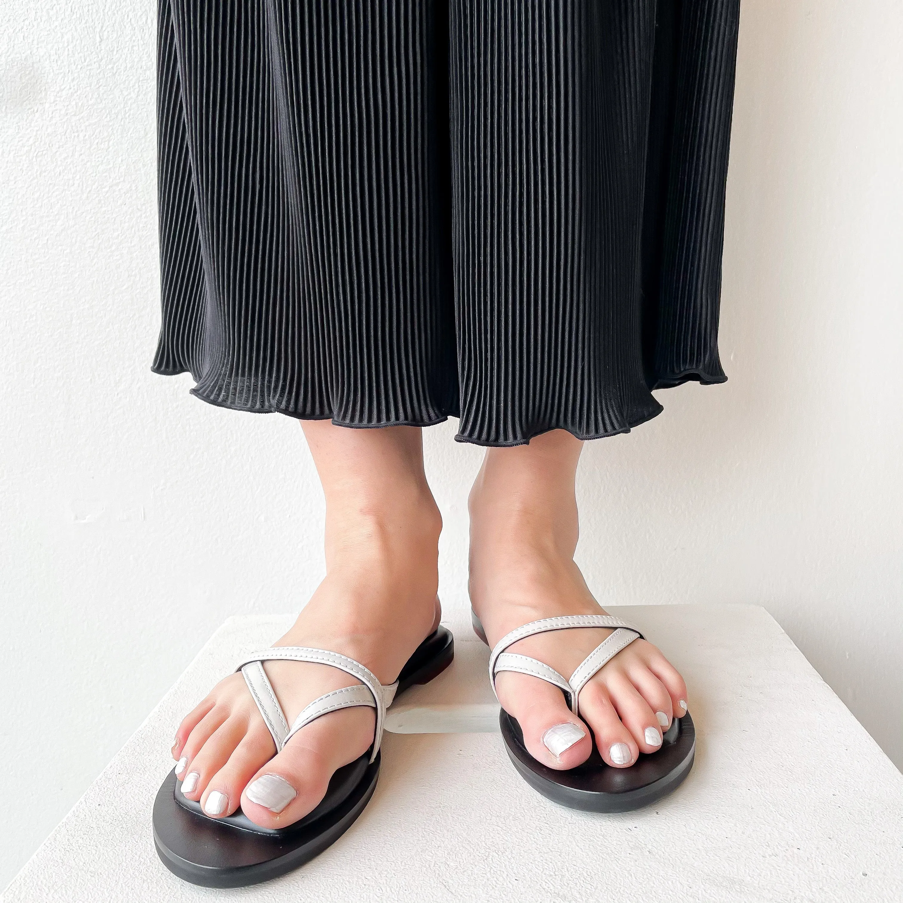 SS21 712027 | Saki - Flip Flop Sandals- Ivory | Yuko Imanishi 